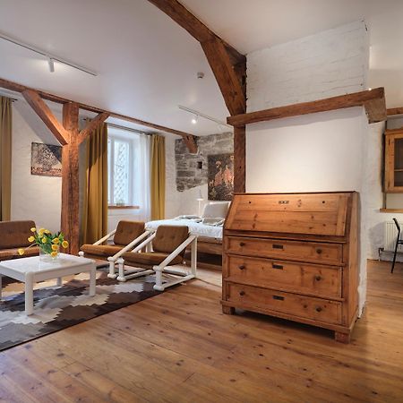 Historic Apartment With Private Garden In Old Town Tallinn Eksteriør bilde