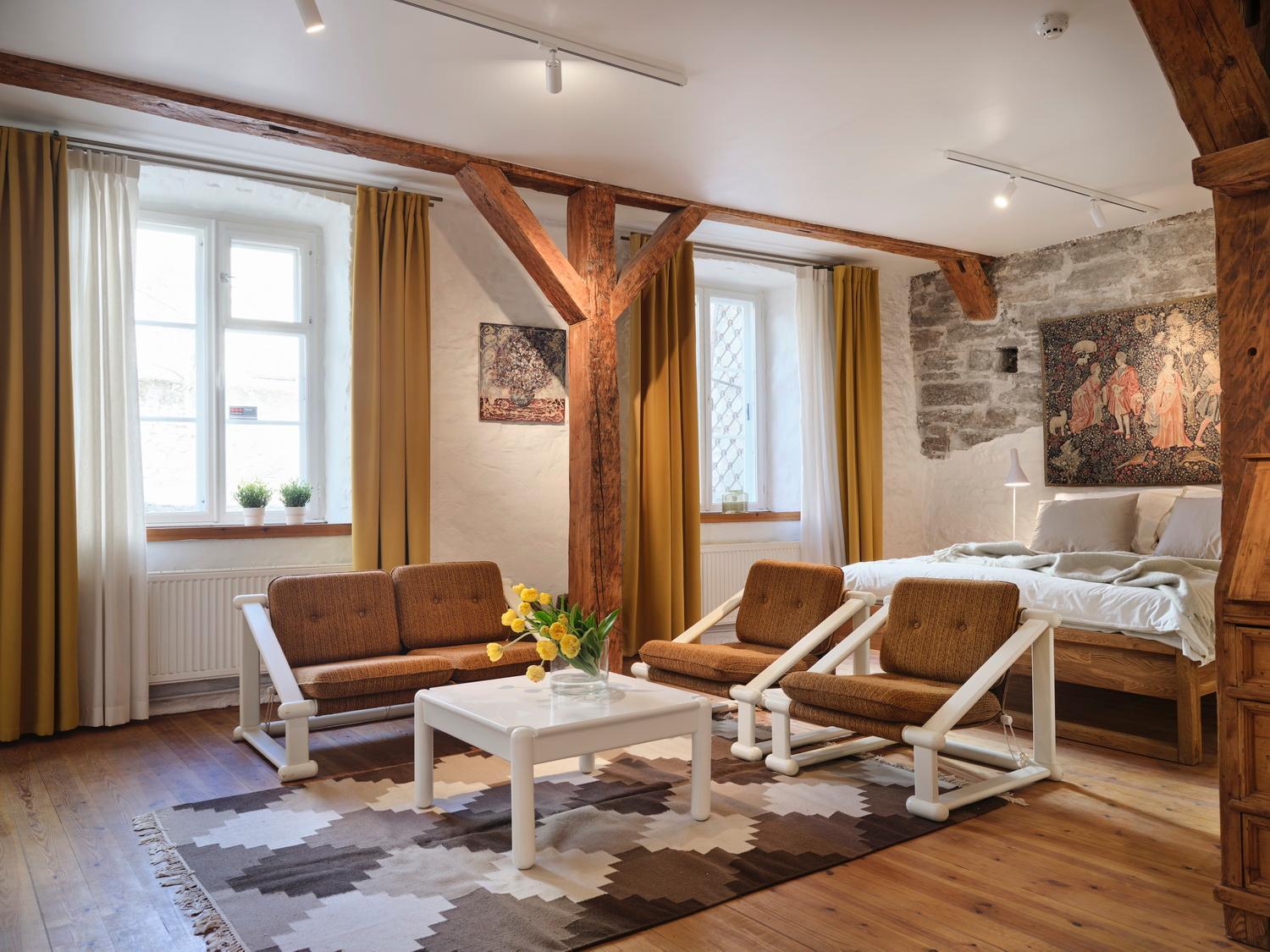 Historic Apartment With Private Garden In Old Town Tallinn Eksteriør bilde